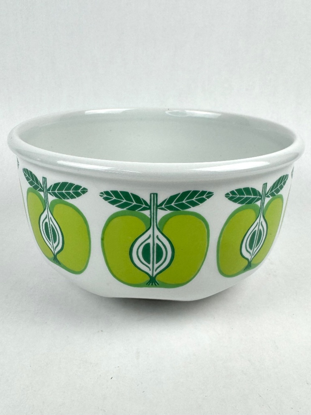 Vintage 1960s Arabia Finland Pomona Green Apple 7” Round Vegetable Mixing Bowl